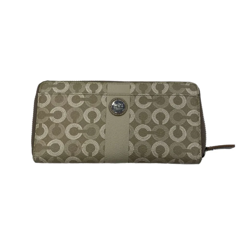 Coach handbags with a metal - framed clasp for durability and styleCoach handbags with a metal - framed clasp for durability and styleWallet Designer By Coach  Size: Medium