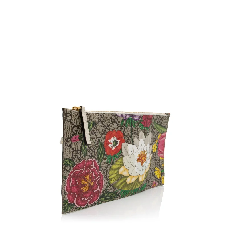 Gucci tote bags for women with a printed Gucci logoGucci tote bags for women with a printed Gucci logoGucci GG Supreme Flora Pochette (SHF-L79z7Y)