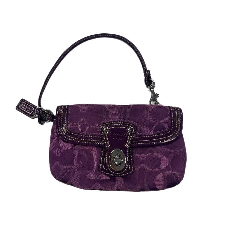 Ladies Coach Tabby bags with a textured leather surface for a more tactile lookLadies Coach Tabby bags with a textured leather surface for a more tactile lookWristlet Designer By Coach  Size: Small