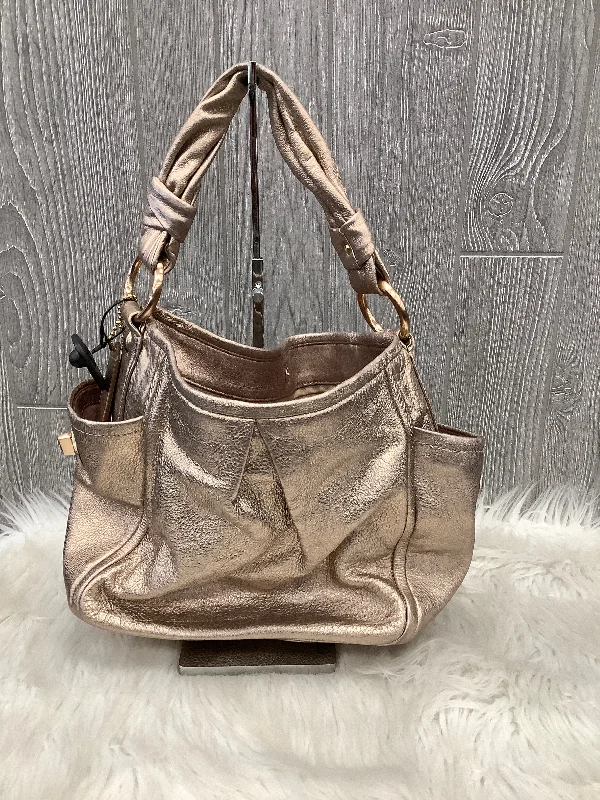 Coach bags with a zippered interior pocket for separating itemsCoach bags with a zippered interior pocket for separating itemsHandbag Designer By Coach  Size: Medium