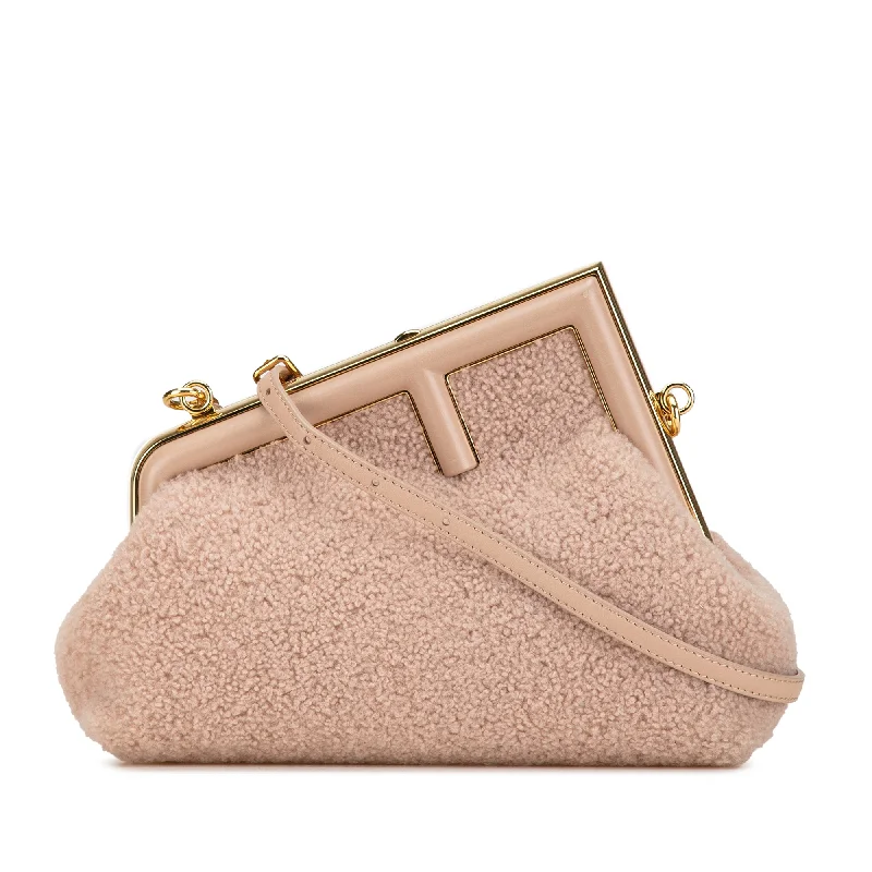 Fendi bags with a built - in USB charging port for keeping devices powered on the goFendi bags with a built - in USB charging port for keeping devices powered on the goPink Fendi Small Shearling Fendi First Crossbody Bag