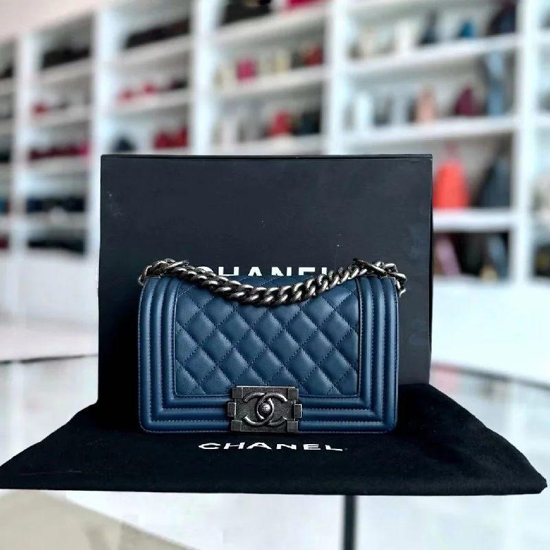 Chanel Designer Handbag with Unique DesignChanel Designer Handbag with Unique Design*Calfskin* Boy Small Quilted Calfskin Dark Blue Leboy Ruthenium Silver Hardware Series 26