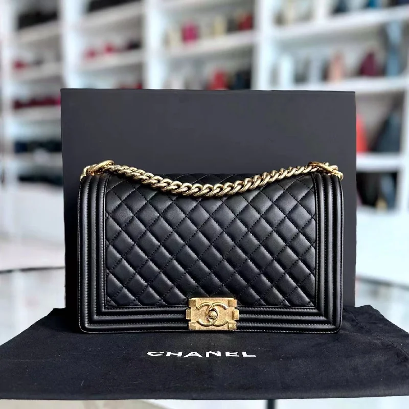 Chanel Classic Flap Bag for Evening PartyChanel Classic Flap Bag for Evening PartyBoy New Medium 28CM Quilted Lambskin Black Leboy Golden Hardware Series 23