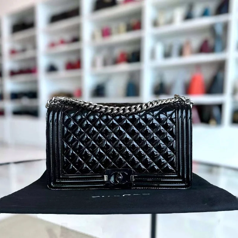 Chanel Classic Flap Bag for Evening PartyChanel Classic Flap Bag for Evening PartyBoy New Medium 28CM Quilted Patent Calfskin Black Leboy Hardware Series 20