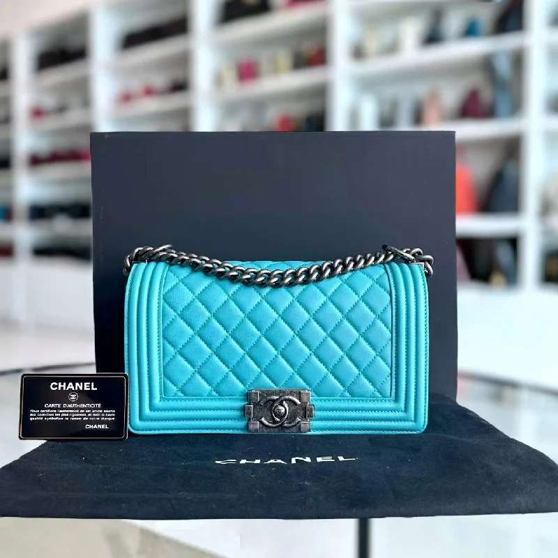 Chanel Vintage Inspired Handbag for Retro LoversChanel Vintage Inspired Handbag for Retro LoversBoy Old Medium 25CM Quilted Lambskin Tiffany Blue Leboy Ruthenium Silver Hardware Series 19