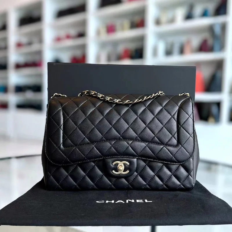 Chanel Classic Flap Bag for Evening PartyChanel Classic Flap Bag for Evening PartyMademoiselle Chic Seasonal Flap Jumbo 30CM Quilted Lambskin Black GHW No 21