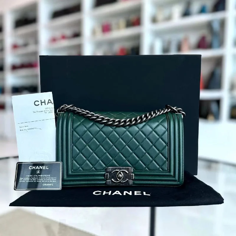 Chanel Designer Handbag with Unique DesignChanel Designer Handbag with Unique Design*Full Set, Receipt* Boy Old Medium 25CM Quilted Lambskin Dark Green Leboy Silver Hardware Series 21