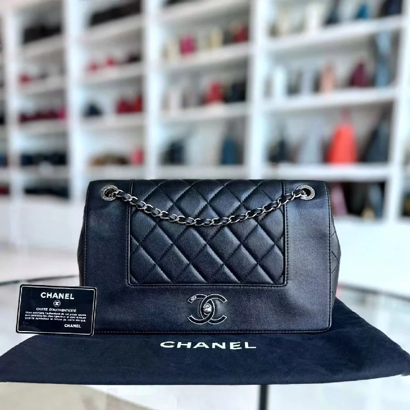 Chanel Medium Tote Bag for Office LadiesChanel Medium Tote Bag for Office LadiesMademoiselle Jumbo Quilted Lambskin Black Silver Hardware Series 23