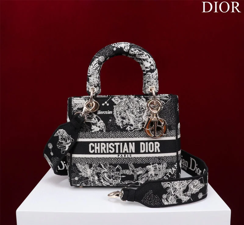 Christian Dior Saddle bags with a patent leather finish for a shiny lookChristian Dior Saddle bags with a patent leather finish for a shiny lookBC - Dior Bags - 1718