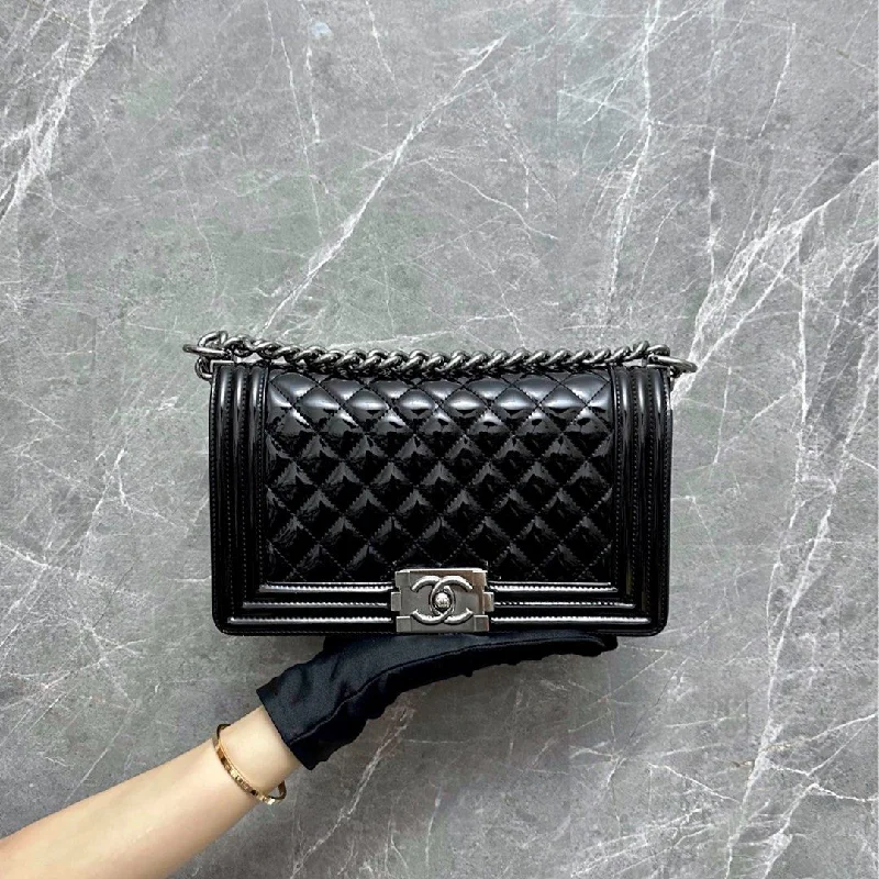 Chanel Luxury Handbag for High - End EventsChanel Luxury Handbag for High - End EventsBoy Medium Patent Leather Black 25CM SHW No 19