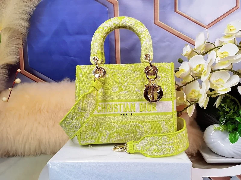 Luxury Christian Dior crossbody bags with a chain - link strapLuxury Christian Dior crossbody bags with a chain - link strapChristian Dior Bags - 4507