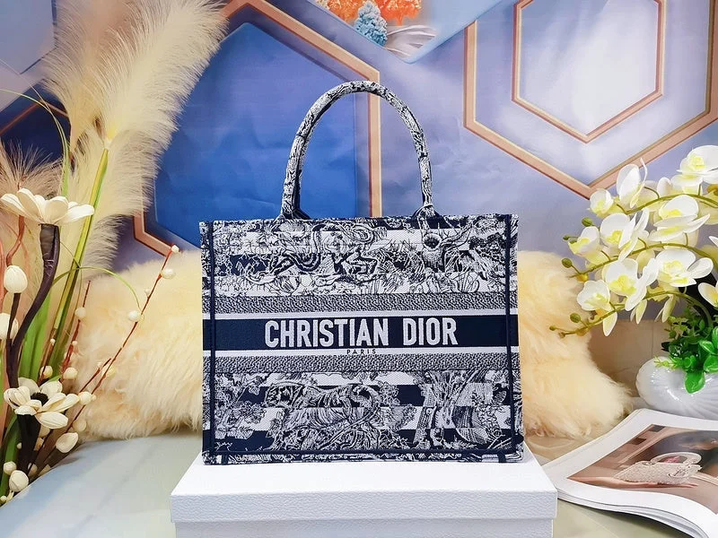 Christian Dior handbags with a removable shoulder strap for versatilityChristian Dior handbags with a removable shoulder strap for versatilityChristian Dior Bags - 4640