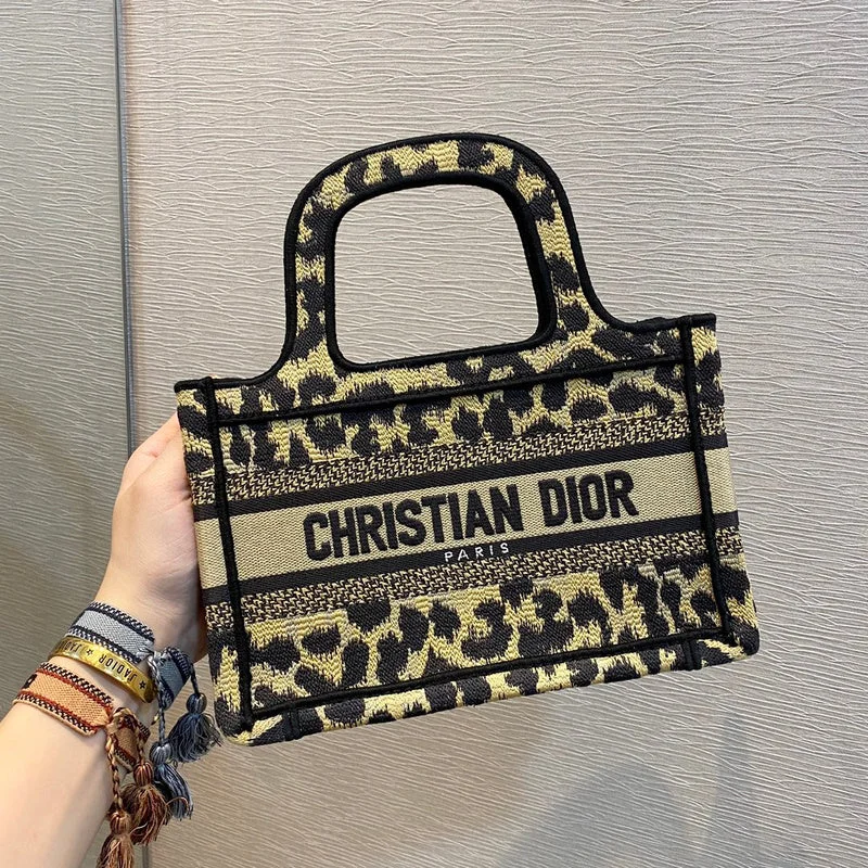 Luxury Christian Dior crossbody bags with a chain - link strapLuxury Christian Dior crossbody bags with a chain - link strapChristian Dior Bags - 5985