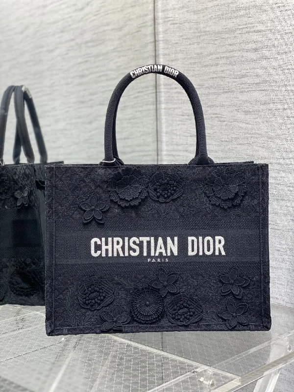 Christian Dior Saddle bags with a patent leather finish for a shiny lookChristian Dior Saddle bags with a patent leather finish for a shiny lookChristian Dior - Luxury Bags  157