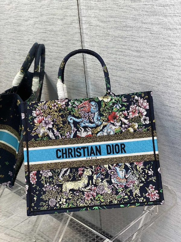 Christian Dior tote bags with a printed Dior logo on the frontChristian Dior tote bags with a printed Dior logo on the frontChristian Dior - Luxury Bags  368