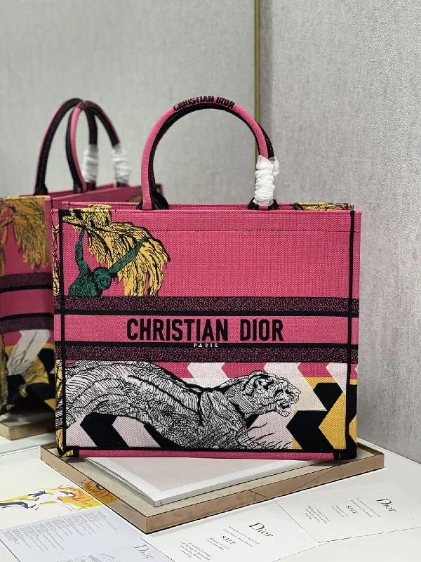 Luxury Christian Dior crossbody bags with a chain - link strapLuxury Christian Dior crossbody bags with a chain - link strapChristian Dior - Luxury Bags  376