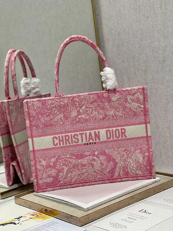 Luxury Christian Dior crossbody bags with a chain - link strapLuxury Christian Dior crossbody bags with a chain - link strapChristian Dior - Luxury Bags  386