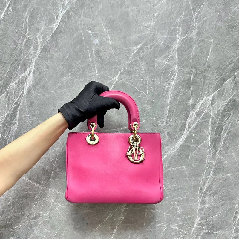 Christian Dior bags with a detachable coin purse insideChristian Dior bags with a detachable coin purse inside*No strap* Diorissimo Mini Tote Smooth Calfskin Hot Pink