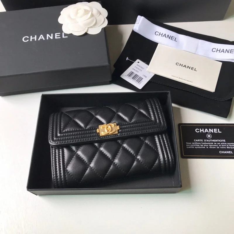 Chanel Quilted Leather Shoulder Bag for FashionistasChanel Quilted Leather Shoulder Bag for FashionistasWF - Chanel Bags - 1812